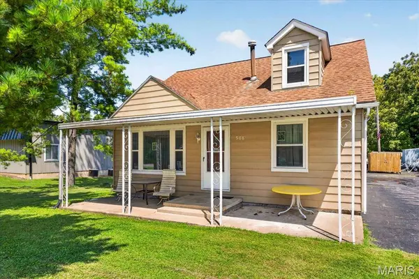 908 S Main ST, Columbia, IL 62236
