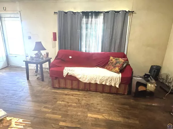 821 SE Chandler ST, Topeka, KS 66607