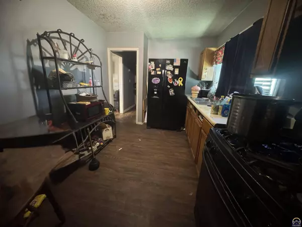 821 SE Chandler ST, Topeka, KS 66607