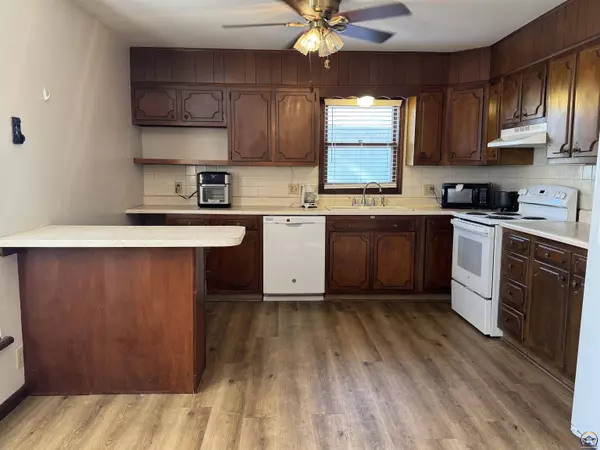 4300 SW 30th St, Topeka, KS 66614