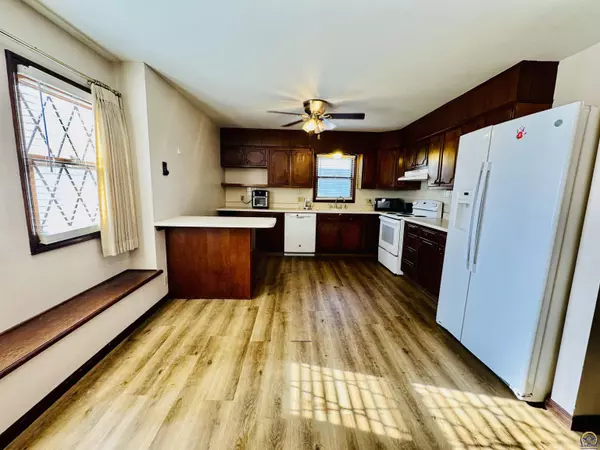 4300 SW 30th St, Topeka, KS 66614