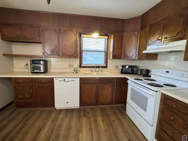 4300 SW 30th St, Topeka, KS 66614