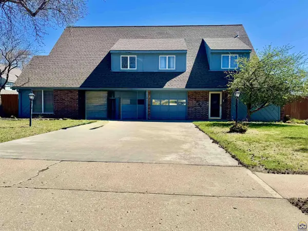 2926 SW Arrowhead RD, Topeka, KS 66614