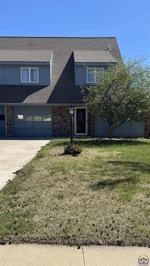 2926 SW Arrowhead RD, Topeka, KS 66614