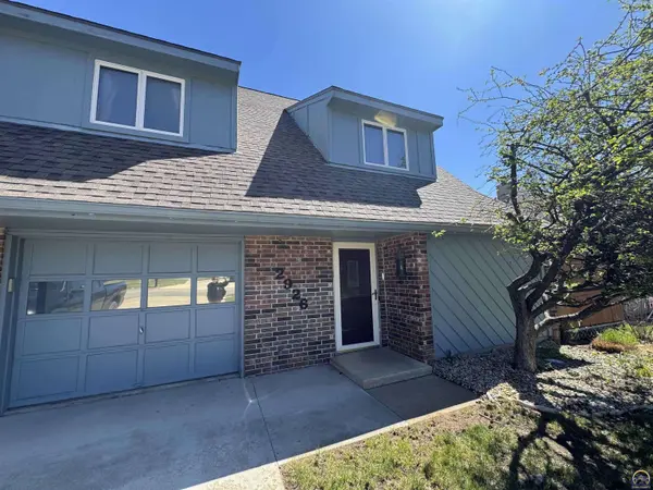 2926 SW Arrowhead RD, Topeka, KS 66614