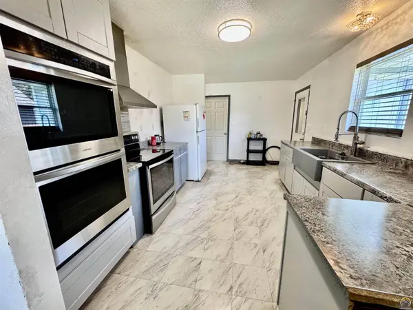 1237 SW Lincoln ST, Topeka, KS 66610
