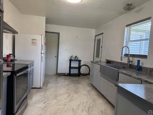 1237 SW Lincoln ST, Topeka, KS 66610
