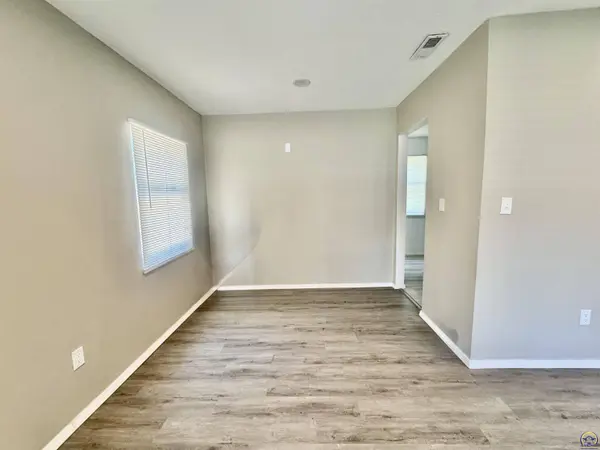 227 SE 33rd TER, Topeka, KS 66605