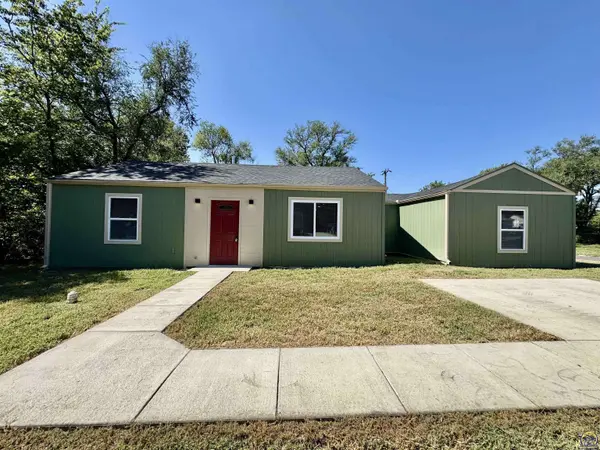 3359 SE Irvingham ST, Topeka, KS 66605