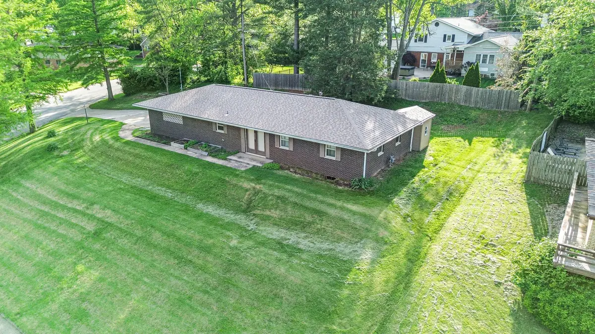 4900 Eiffel Dr, Godfrey, IL 62035-1632