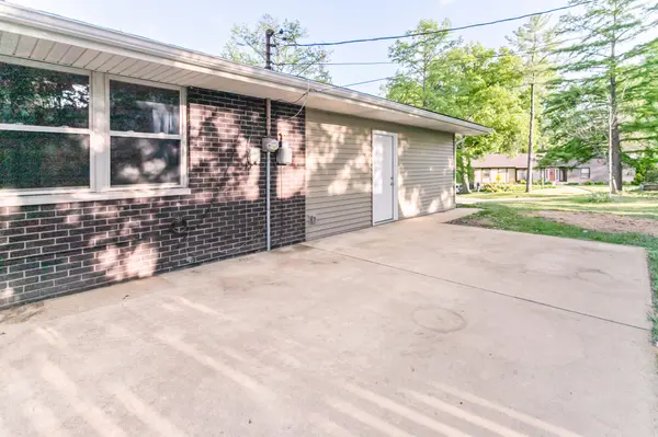 4900 Eiffel Dr, Godfrey, IL 62035-1632