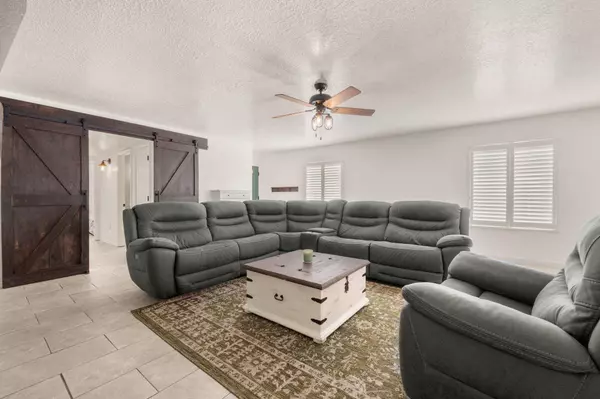 3758 CATTLE DR NE, Rio Rancho, NM 87144