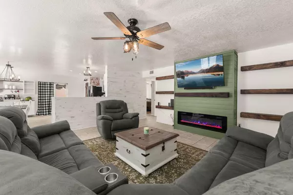 3758 CATTLE DR NE, Rio Rancho, NM 87144