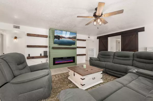 3758 CATTLE DR NE, Rio Rancho, NM 87144