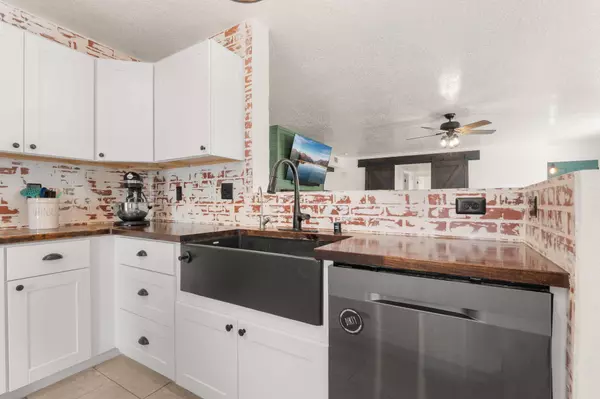 3758 CATTLE DR NE, Rio Rancho, NM 87144