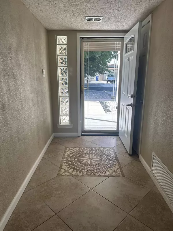 5204 SOONER TRL NW, Albuquerque, NM 87120