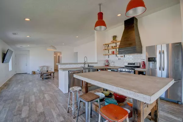 11 Huston RD, Moriarty, NM 87035