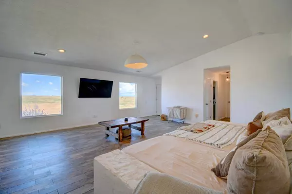 11 Huston RD, Moriarty, NM 87035