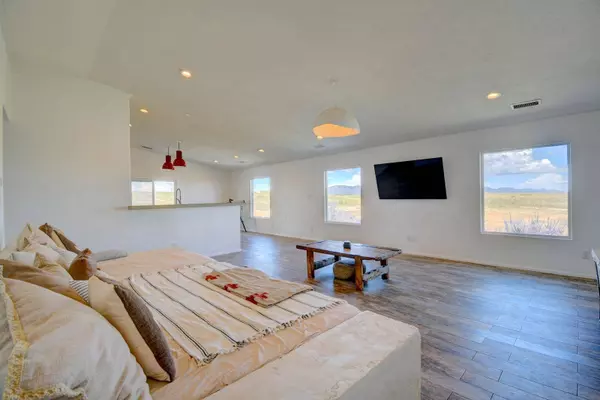 11 Huston RD, Moriarty, NM 87035