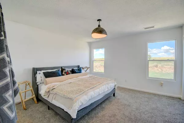 11 Huston RD, Moriarty, NM 87035