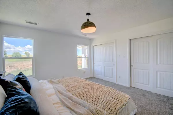 11 Huston RD, Moriarty, NM 87035