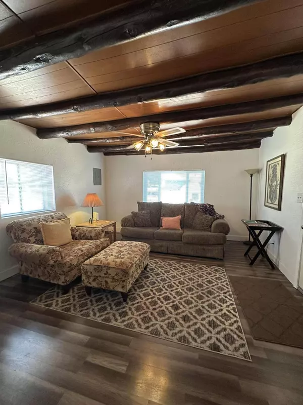 2120 DORA AVE NW, Albuquerque, NM 87104