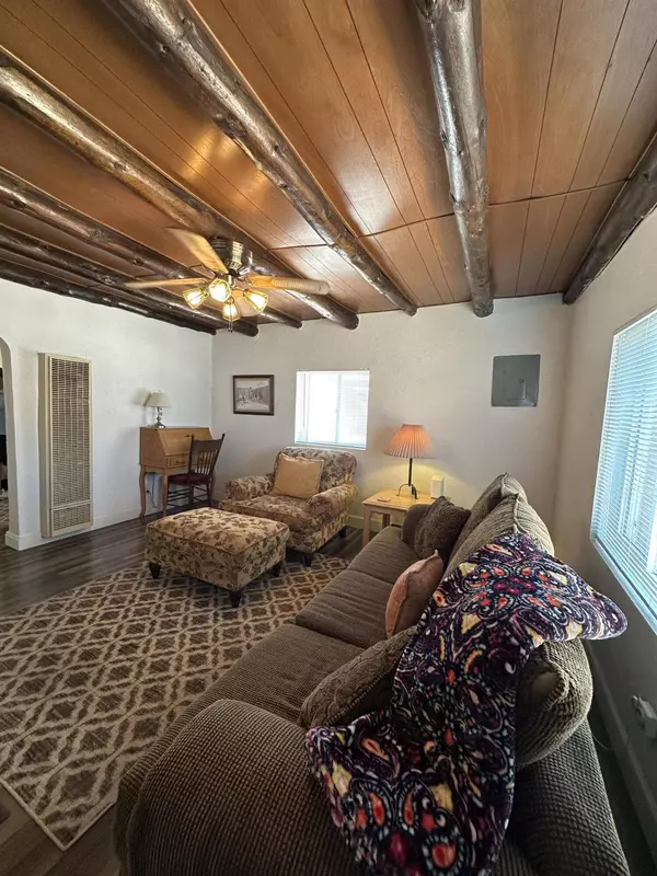 2120 DORA AVE NW, Albuquerque, NM 87104