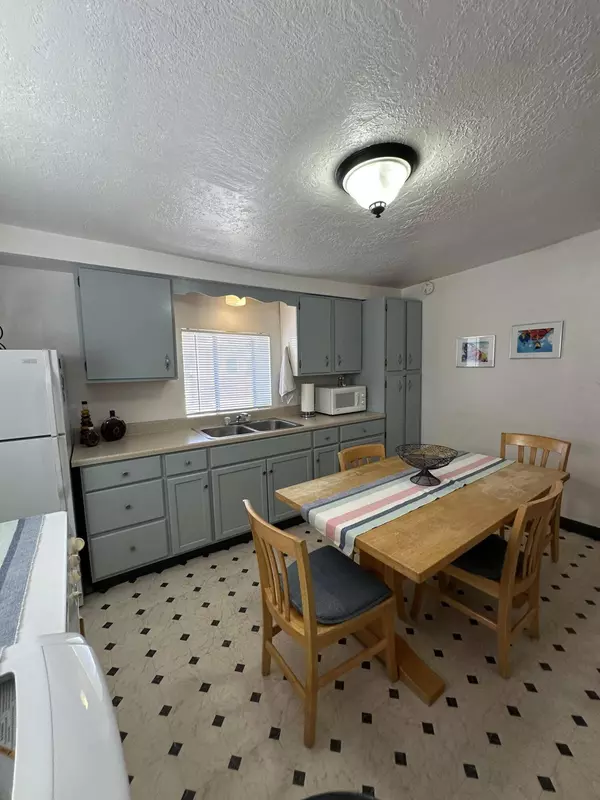 2120 DORA AVE NW, Albuquerque, NM 87104