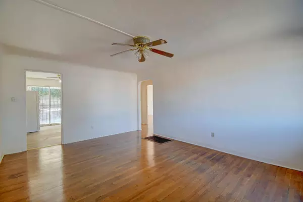 1516 WILMOORE DR SE, Albuquerque, NM 87106