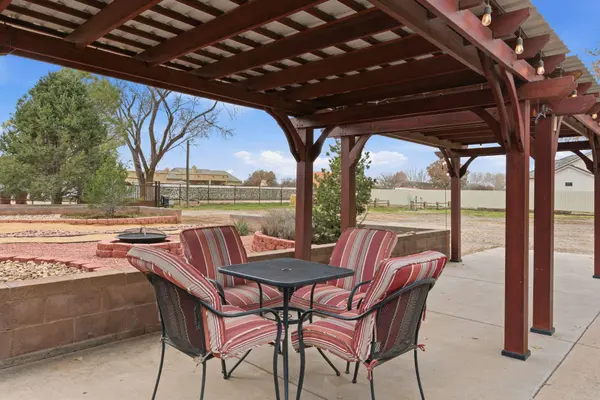 965 W Bosque LOOP, Bosque Farms, NM 87068