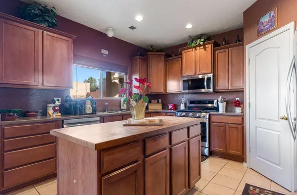 1229 Sidewinder RD NE, Rio Rancho, NM 87144