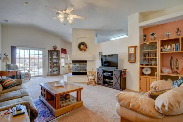 9922 Wind Cave DR NW, Albuquerque, NM 87114