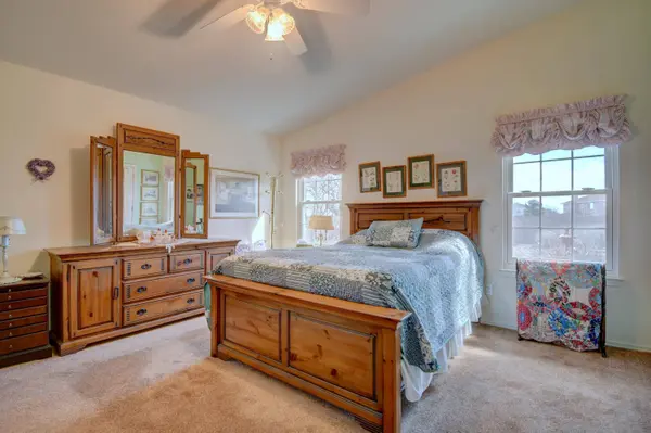 9922 Wind Cave DR NW, Albuquerque, NM 87114