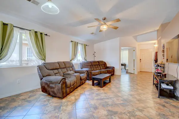 1015 Swallow DR SW, Albuquerque, NM 87121