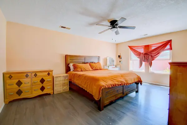 1015 Swallow DR SW, Albuquerque, NM 87121