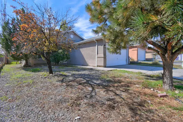 8700 Spotted Pony AVE SW, Albuquerque, NM 87121
