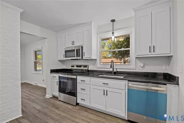 114 Huntington RD, Colonial Heights, VA 23834