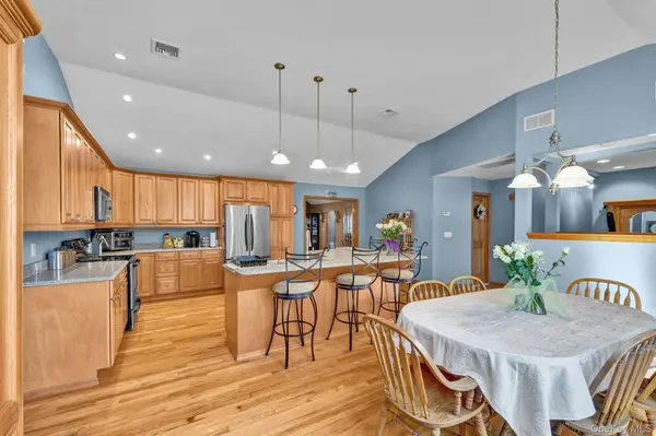 4 Applesauce LN, Wappingers Falls, NY 12590