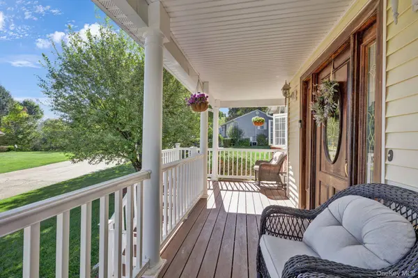 4 Applesauce LN, Wappingers Falls, NY 12590