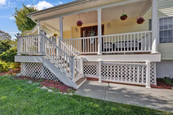 4 Applesauce LN, Wappingers Falls, NY 12590