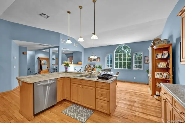 4 Applesauce LN, Wappingers Falls, NY 12590