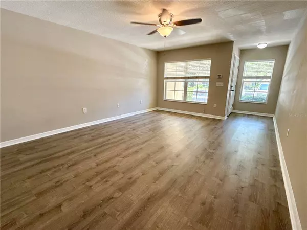 6333 MAISIE RD, Zephyrhills, FL 33542