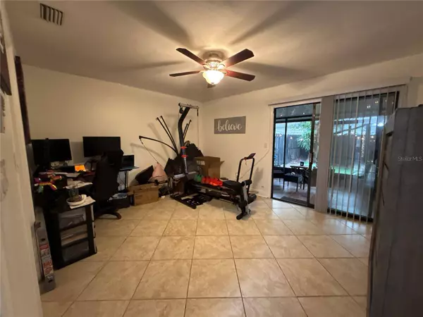 5217 PINE MILL CT #32, Tampa, FL 33617