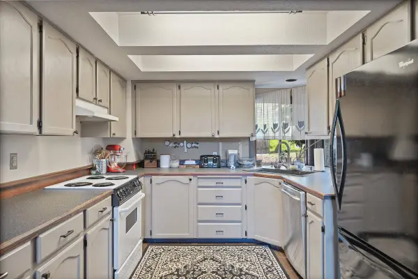 7655 Ridgewood Dr, Gladstone, OR 97027-1439