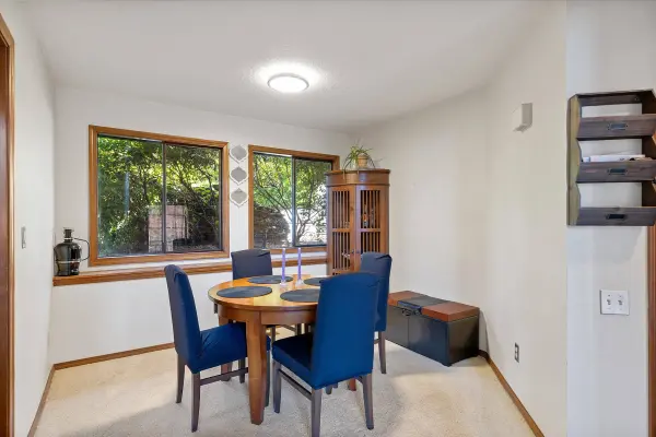 7655 Ridgewood Dr, Gladstone, OR 97027-1439