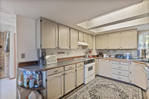 7655 Ridgewood Dr, Gladstone, OR 97027-1439