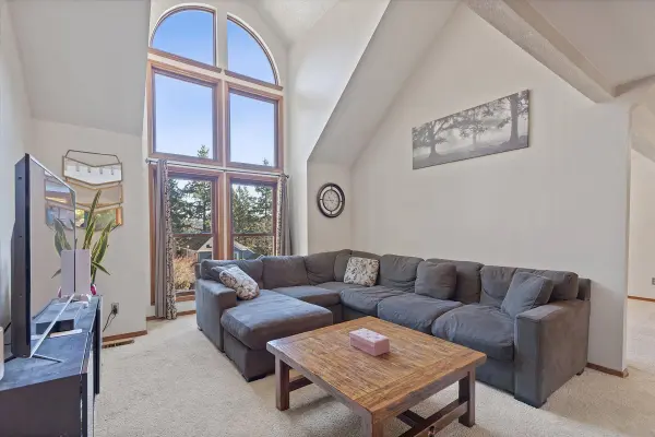 7655 Ridgewood Dr, Gladstone, OR 97027-1439