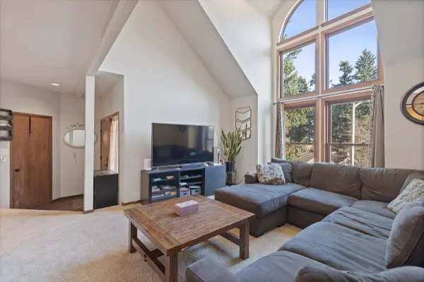 7655 Ridgewood Dr, Gladstone, OR 97027-1439