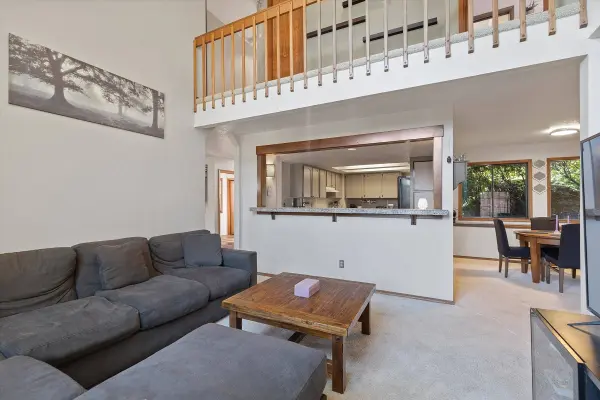 7655 Ridgewood Dr, Gladstone, OR 97027-1439