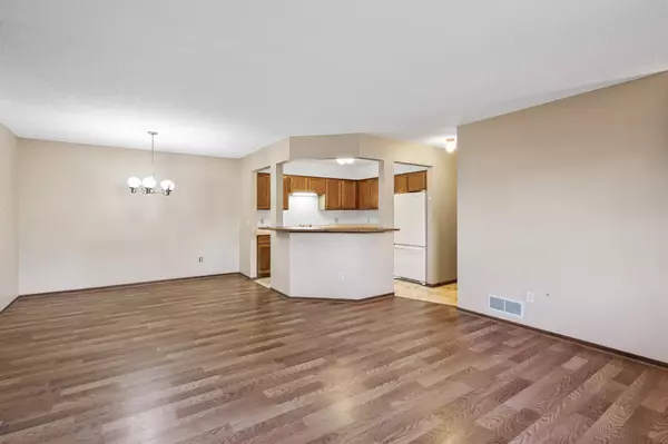 20288 Hunter CT, Lakeville, MN 55044